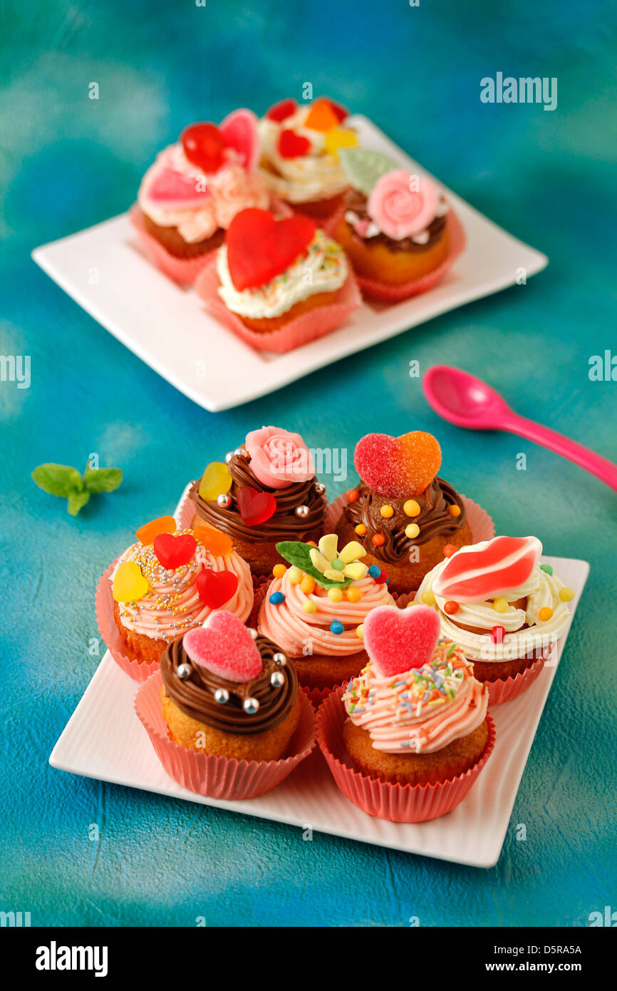 Verlieben Sie sich in Liebe Cupcakes. Rezept zur Verfügung. Stockfoto