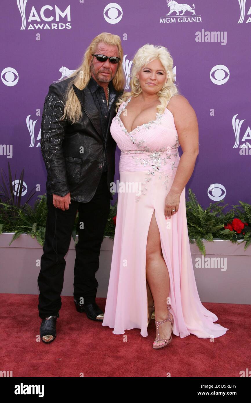 Las Vegas, Nevada, USA. 7. April 2013. Duane "Dog" Chapman, Beth Chapman im Ankunftsbereich für 48th Annual Academy of Country Music (ACM) Awards - Ankunft 1, MGM Grand Garden Arena, Las Vegas, NV 7. April 2013. Foto von: James Atoa/Everett Collection / Alamy Live News Stockfoto