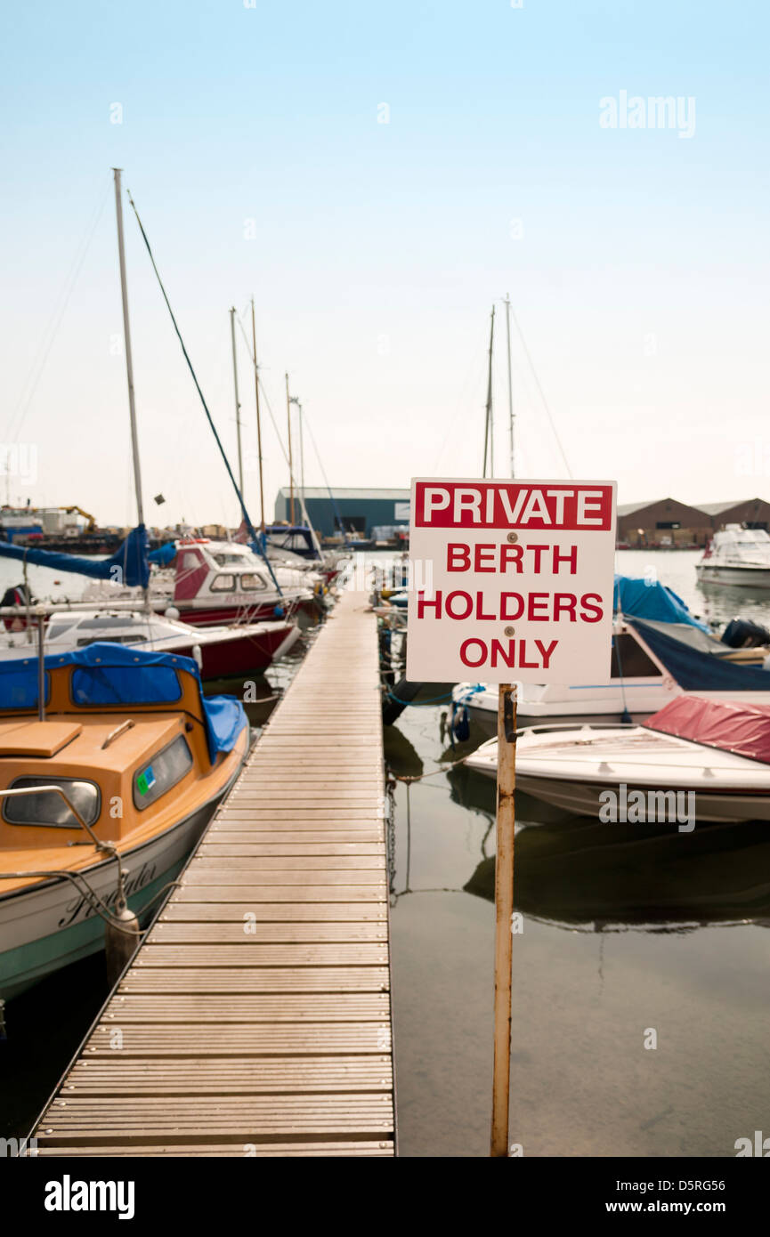 Schild am Hafen von Shoreham liest "privater Liegeplatz Inhaber nur Stockfoto