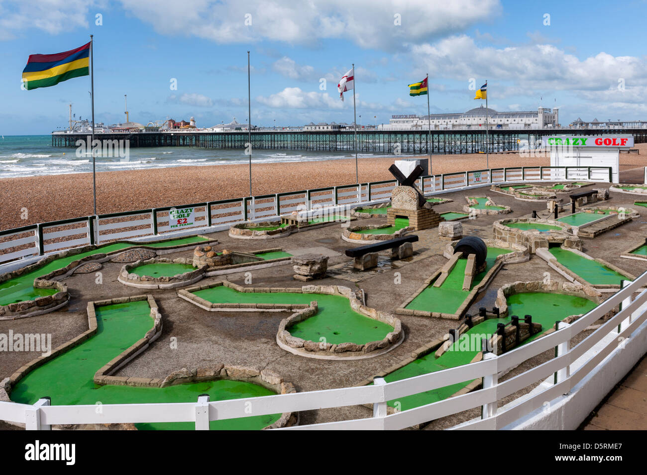 Die Minigolfanlage / Mini Golf an der Küste in Brighton, East Sussex, England, UK Stockfoto