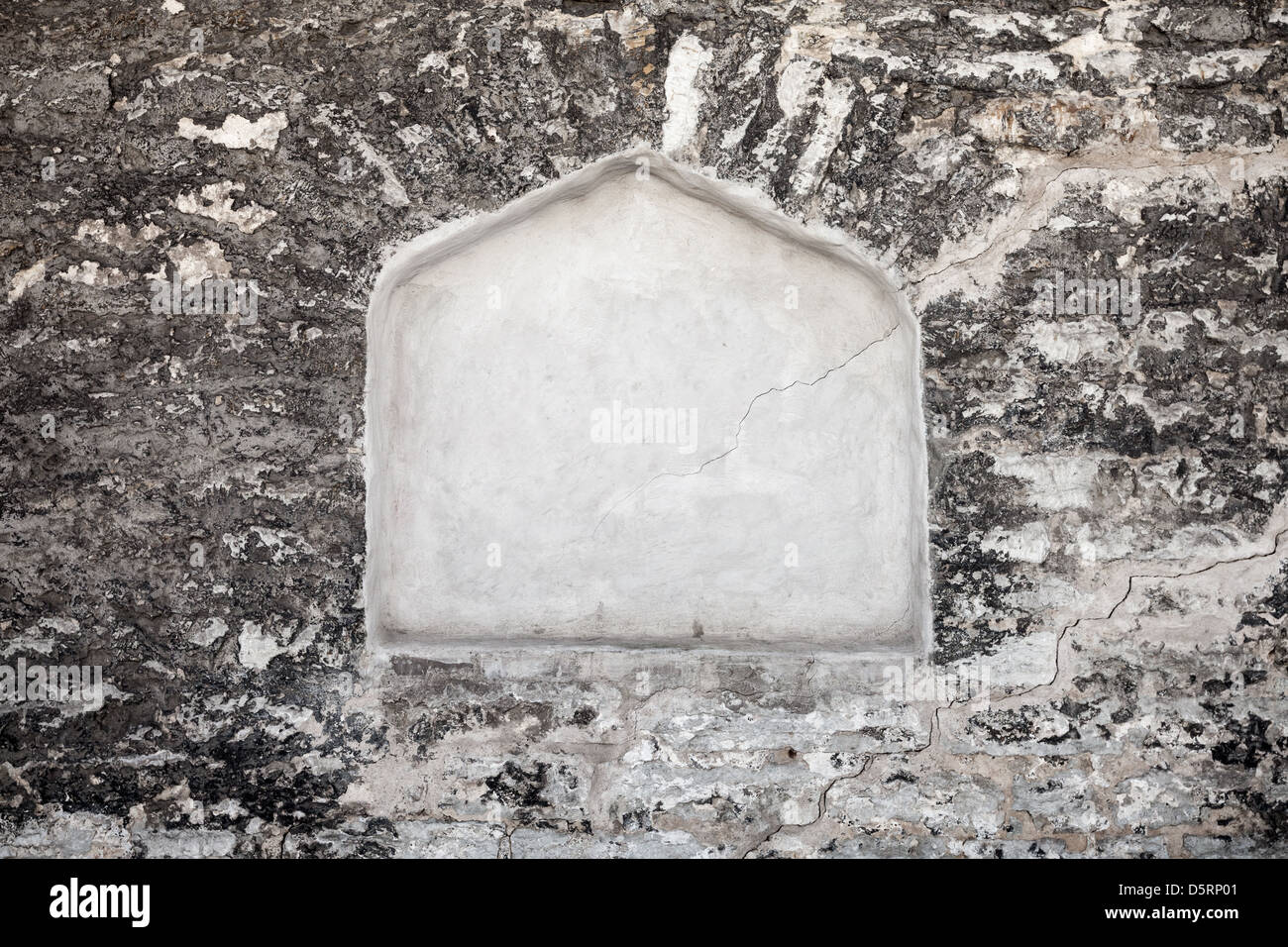 Weiße leere Nische Rahmen im alten Steinmauer Stockfoto