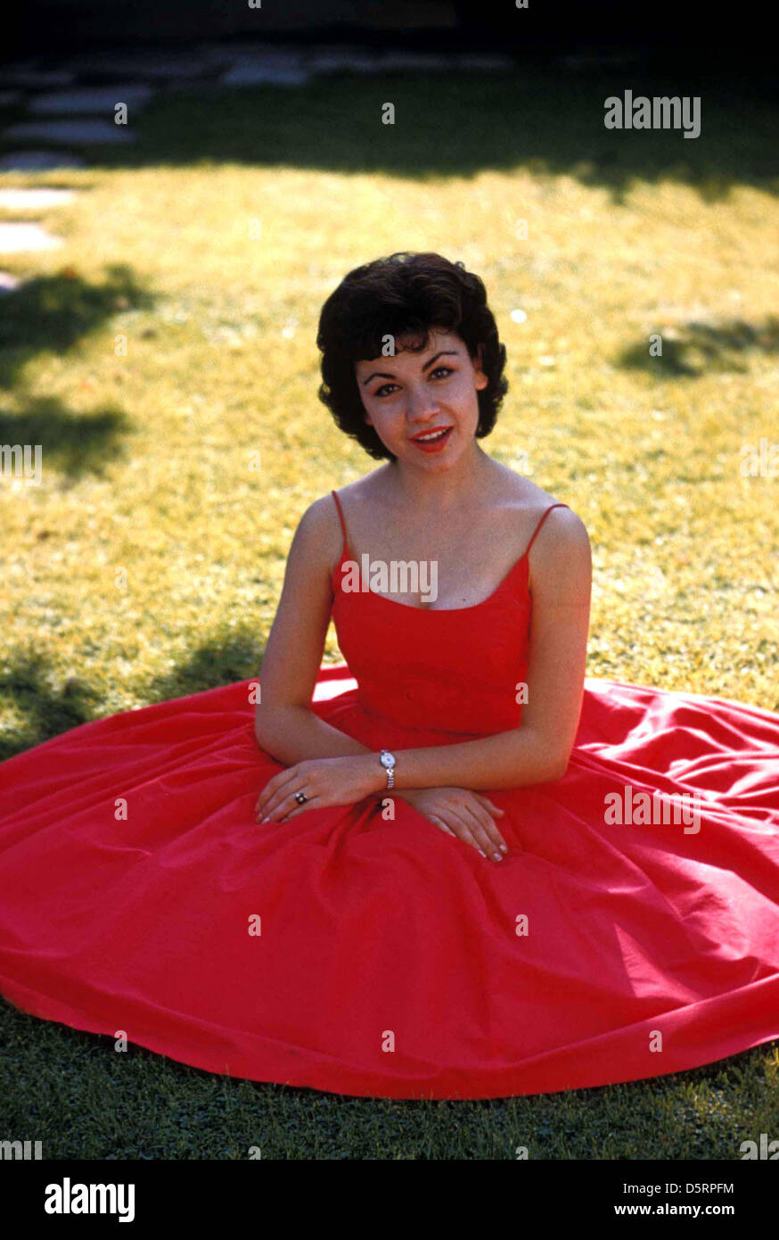 ANNETTE FUNICELLO, ein Gründungsmitglied der Mickey Mouse Club-Foto - Datei und Bildschirm-Symbol, in einer Reihe von 60er 'Strand' Filme mitgespielt, starb Montag, 8. April 2013 im Alter von 70 Jahren. Funicello erkrankte sie an Multipler Sklerose im Jahr 1987 und wurde ein Verfechter für die Behandlung der Krankheit. Bild: 1. Januar 2011 - Hollywood, Kalifornien, USA - undatierte Publicity Foto von ANNETTE FUNICELLO. (Kredit-Bild: © Don Ornitz/Globe Photos/ZUMAPRESS.com) Stockfoto
