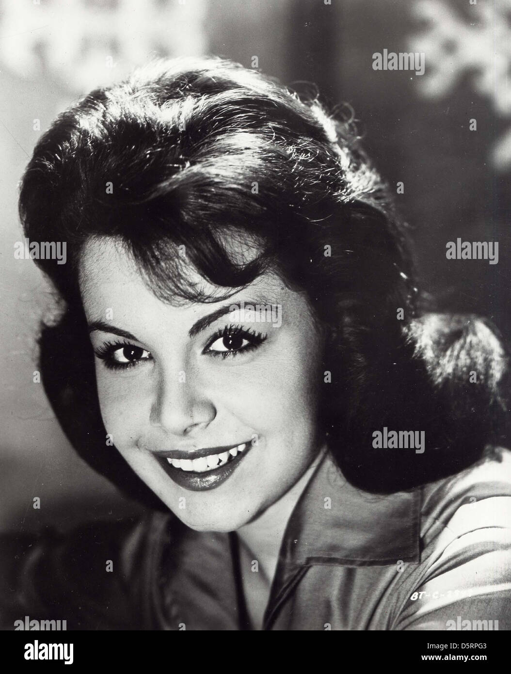 ANNETTE FUNICELLO, ein Gründungsmitglied der Mickey Mouse Club-Foto - Datei und Bildschirm-Symbol, in einer Reihe von 60er 'Strand' Filme mitgespielt, starb Montag, 8. April 2013 im Alter von 70 Jahren. Funicello erkrankte sie an Multipler Sklerose im Jahr 1987 und wurde ein Verfechter für die Behandlung der Krankheit. Bild: 9. Januar 2012 - Hollywood, Kalifornien, USA - undatierte Publicity Foto von ANNETTE FUNICELLO. (Kredit-Bild: © Globe Photos/ZUMAPRESS.com) Stockfoto