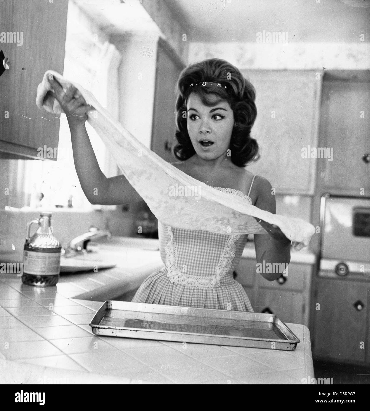 ANNETTE FUNICELLO, ein Gründungsmitglied der Mickey Mouse Club-Foto - Datei und Bildschirm-Symbol, in einer Reihe von 60er 'Strand' Filme mitgespielt, starb Montag, 8. April 2013 im Alter von 70 Jahren. Funicello erkrankte sie an Multipler Sklerose im Jahr 1987 und wurde ein Verfechter für die Behandlung der Krankheit. Bild: 9. Januar 2012 - Hollywood, Kalifornien, USA - undatierte Publicity Foto von ANNETTE FUNICELLO. (Kredit-Bild: © Globe Photos/ZUMAPRESS.com) Stockfoto