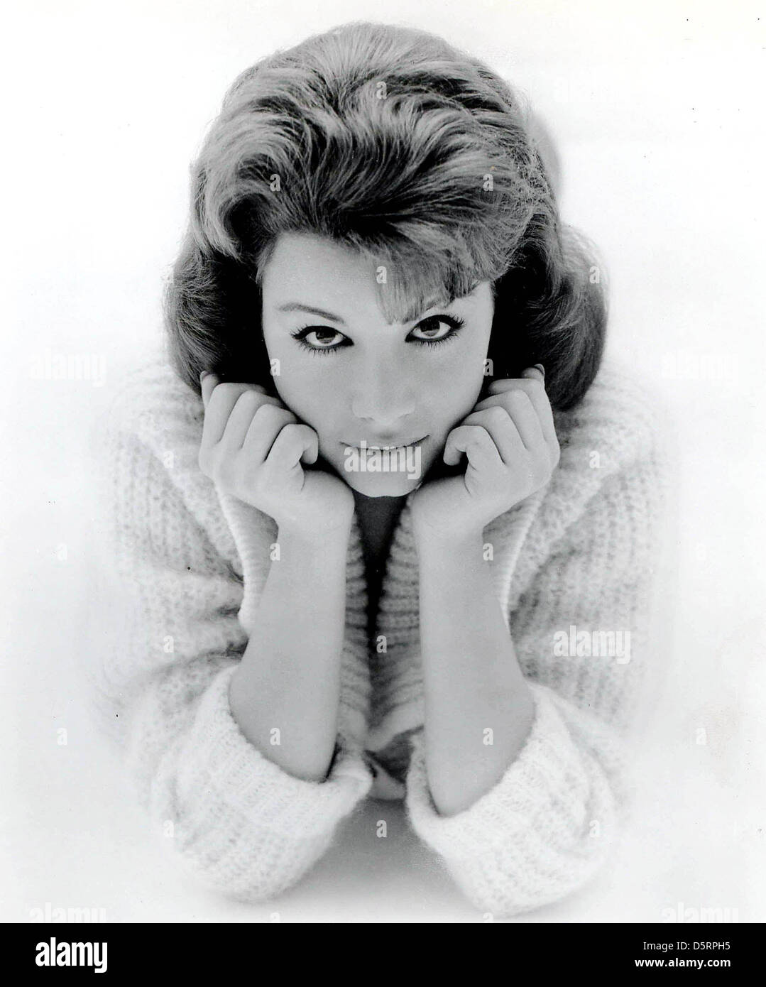 ANNETTE FUNICELLO, ein Gründungsmitglied der Mickey Mouse Club-Foto - Datei und Bildschirm-Symbol, die in einer Reihe von 60er '' Strand '' Filme spielte starb Montag, 8. April 2013 im Alter von 70 Jahren. Funicello erkrankte sie an Multipler Sklerose im Jahr 1987 und wurde ein Verfechter für die Behandlung der Krankheit. Bild: 27. Dezember 2004 - Hollywood, Kalifornien, USA - undatierte Publicity Foto von Annette Funicello. (Kredit-Bild: © Globe Photos/ZUMAPRESS.com) Stockfoto