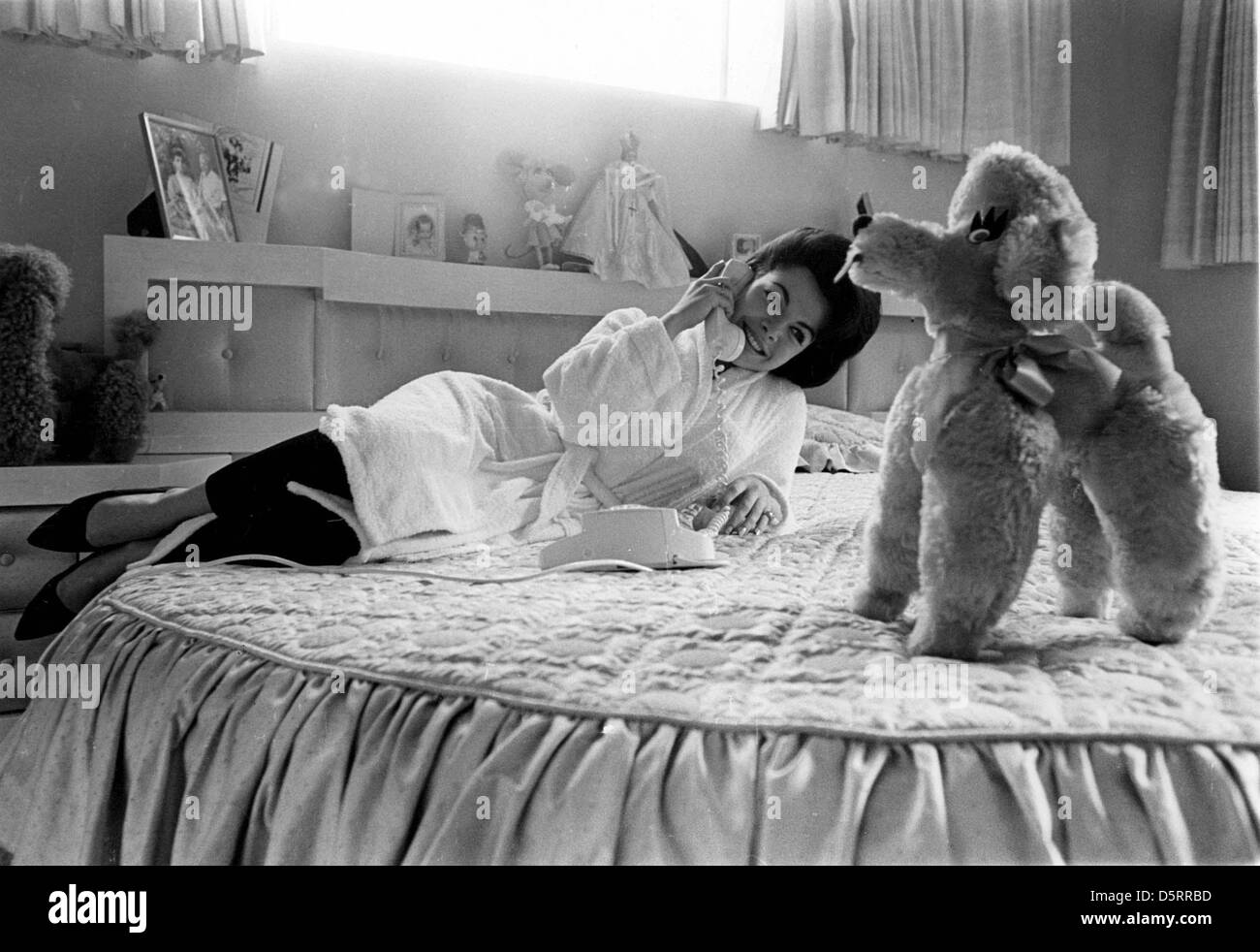 ANNETTE FUNICELLO, ein Gründungsmitglied der Mickey Mouse Club-Foto - Datei und Bildschirm-Symbol, die in einer Reihe von 60er '' Strand '' Filme spielte starb Montag, 8. April 2013 im Alter von 70 Jahren. Funicello erkrankte sie an Multipler Sklerose im Jahr 1987 und wurde ein Verfechter für die Behandlung der Krankheit. Bild: 1. Januar 2011 - Hollywood, Kalifornien, USA - undatierte Publicity Foto von ANNETTE FUNICELLO. (Kredit-Bild: © Gilloon Fotoagentur/Globe Photos/ZUMAPRESS.com) Stockfoto