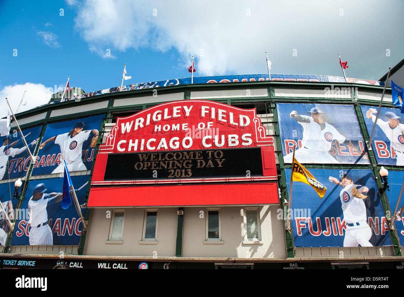 Chicago, USA. 8. April 2013. Wrigley Field in Chicago auf der 2013 Hauptliga-Baseball zu Hause Opener. Bildnachweis: Max Herman/Alamy Live-Nachrichten Stockfoto