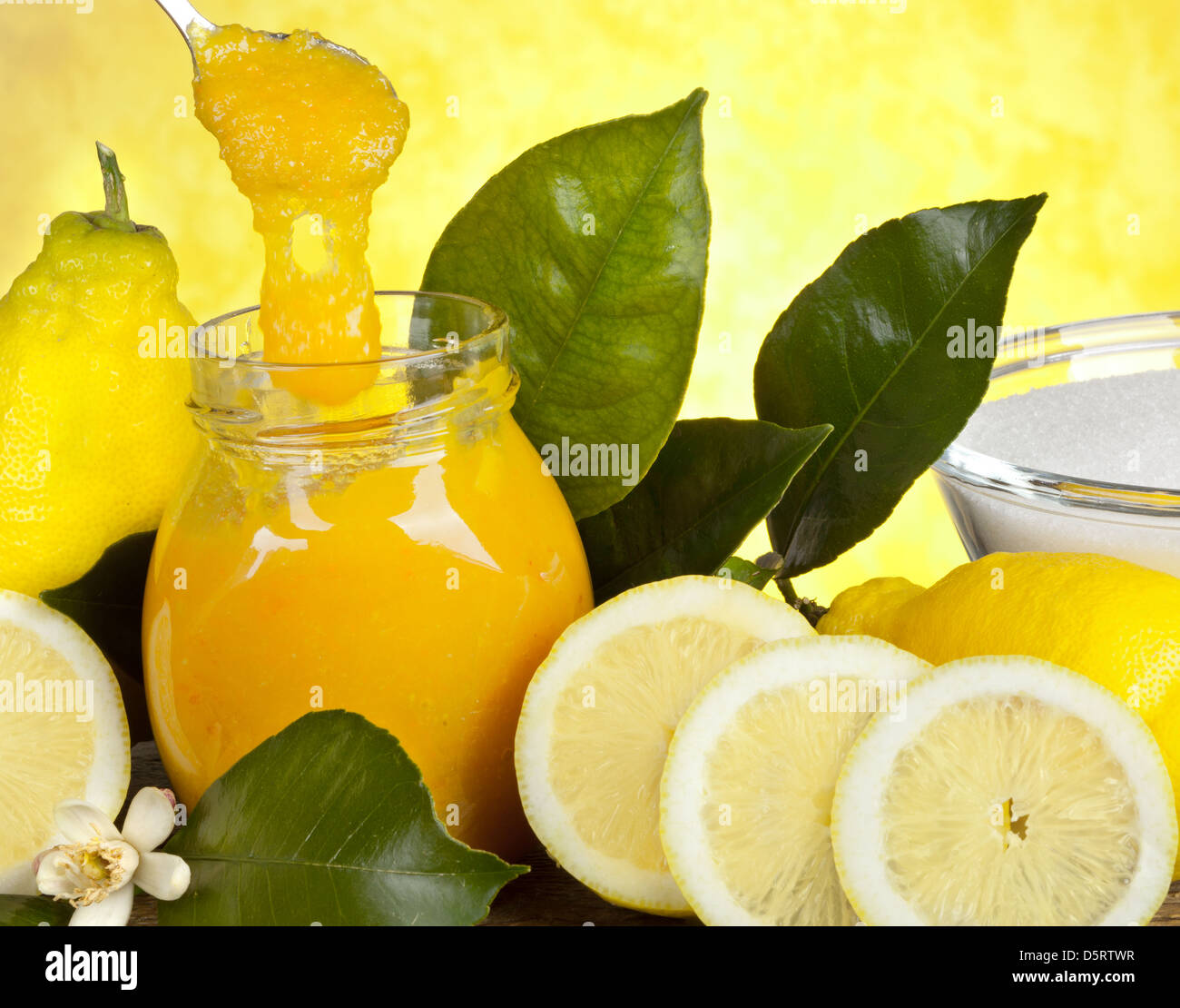 Hausgemachte Zitronen Marmelade auf dem Tisch Stockfoto