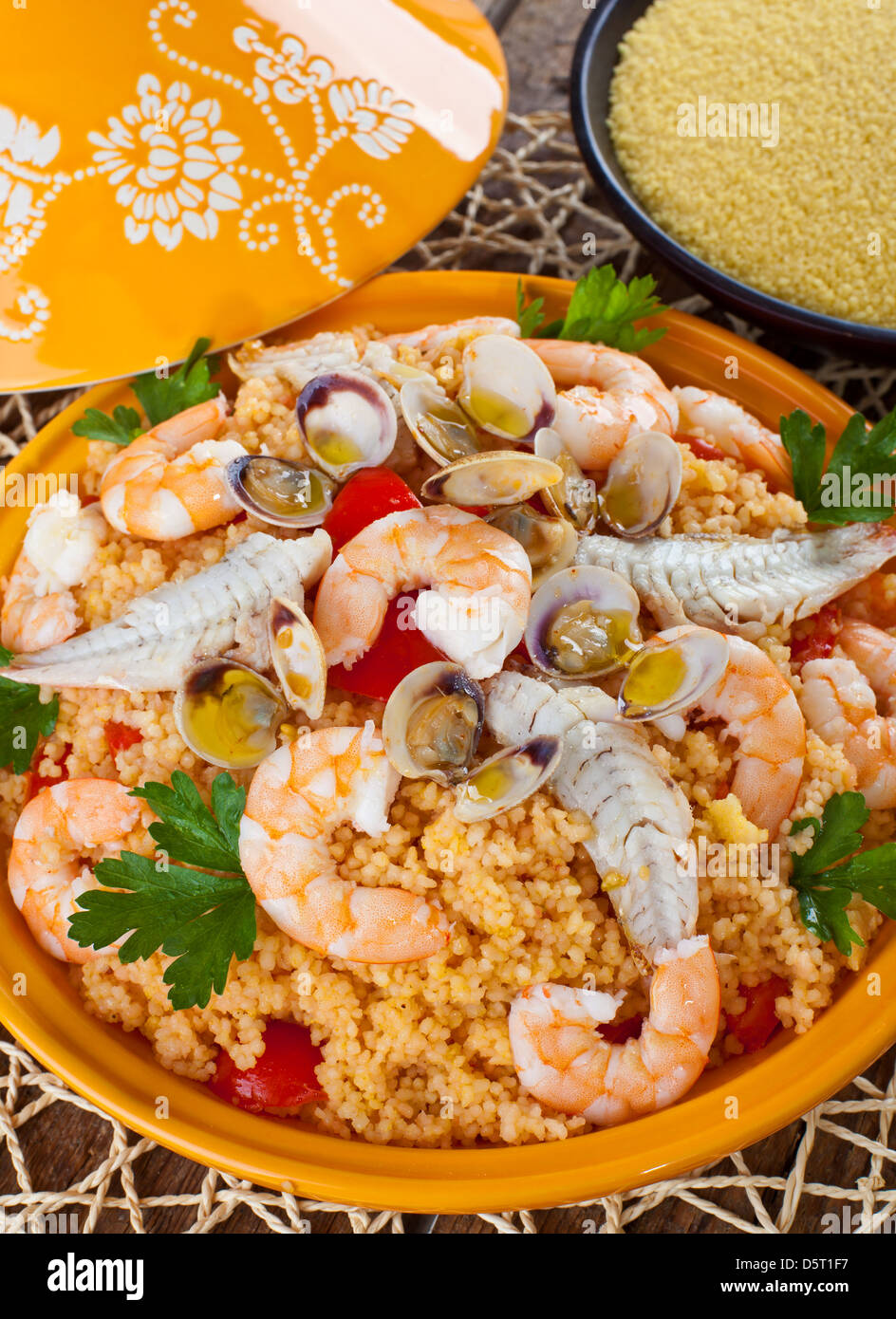 Traditionelle ethnische Nahrungsmittel: Fisch Tajine Stockfoto