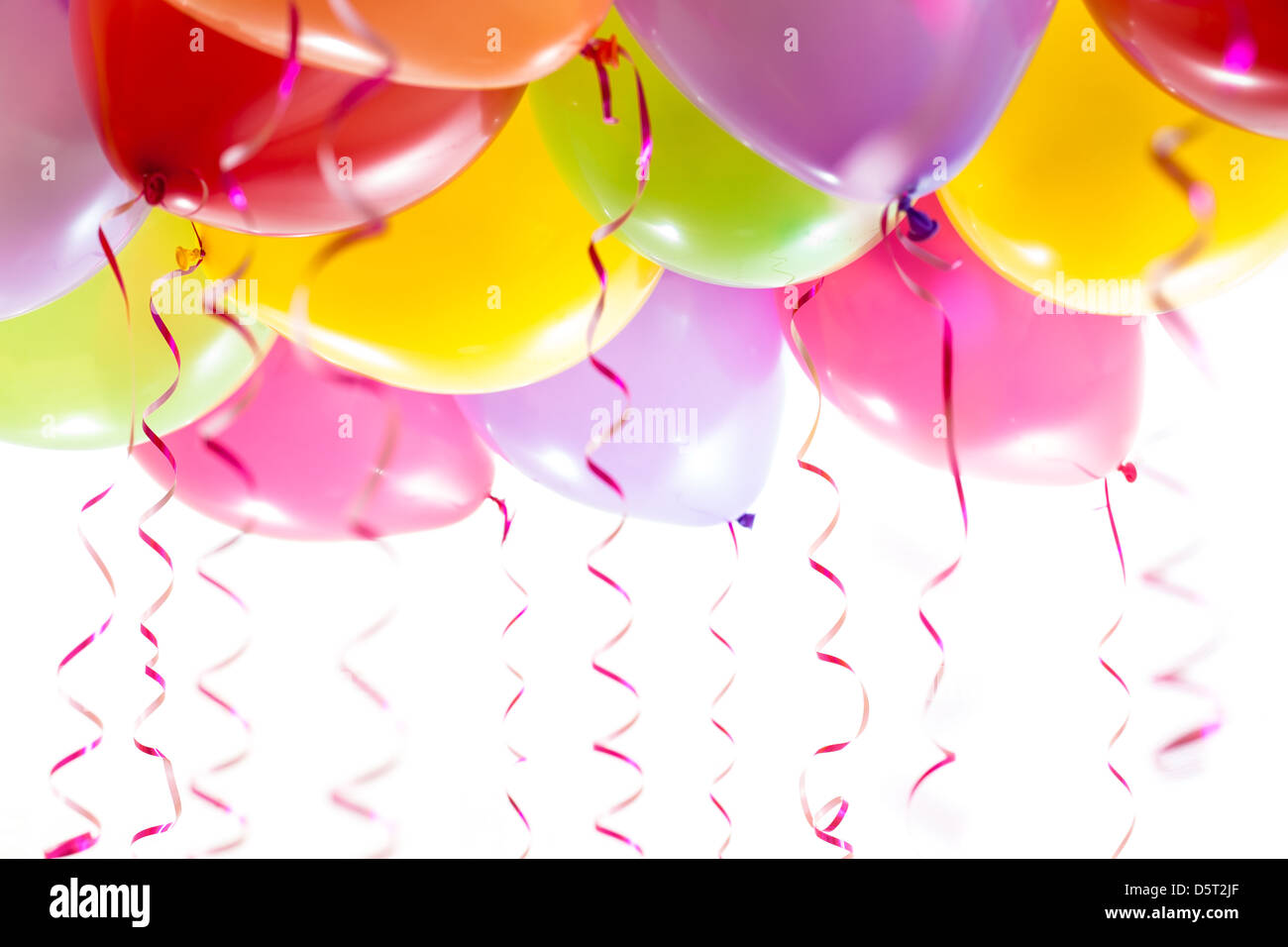 Luftballons mit Streamer für Party-Geburtstagsfeier Stockfoto