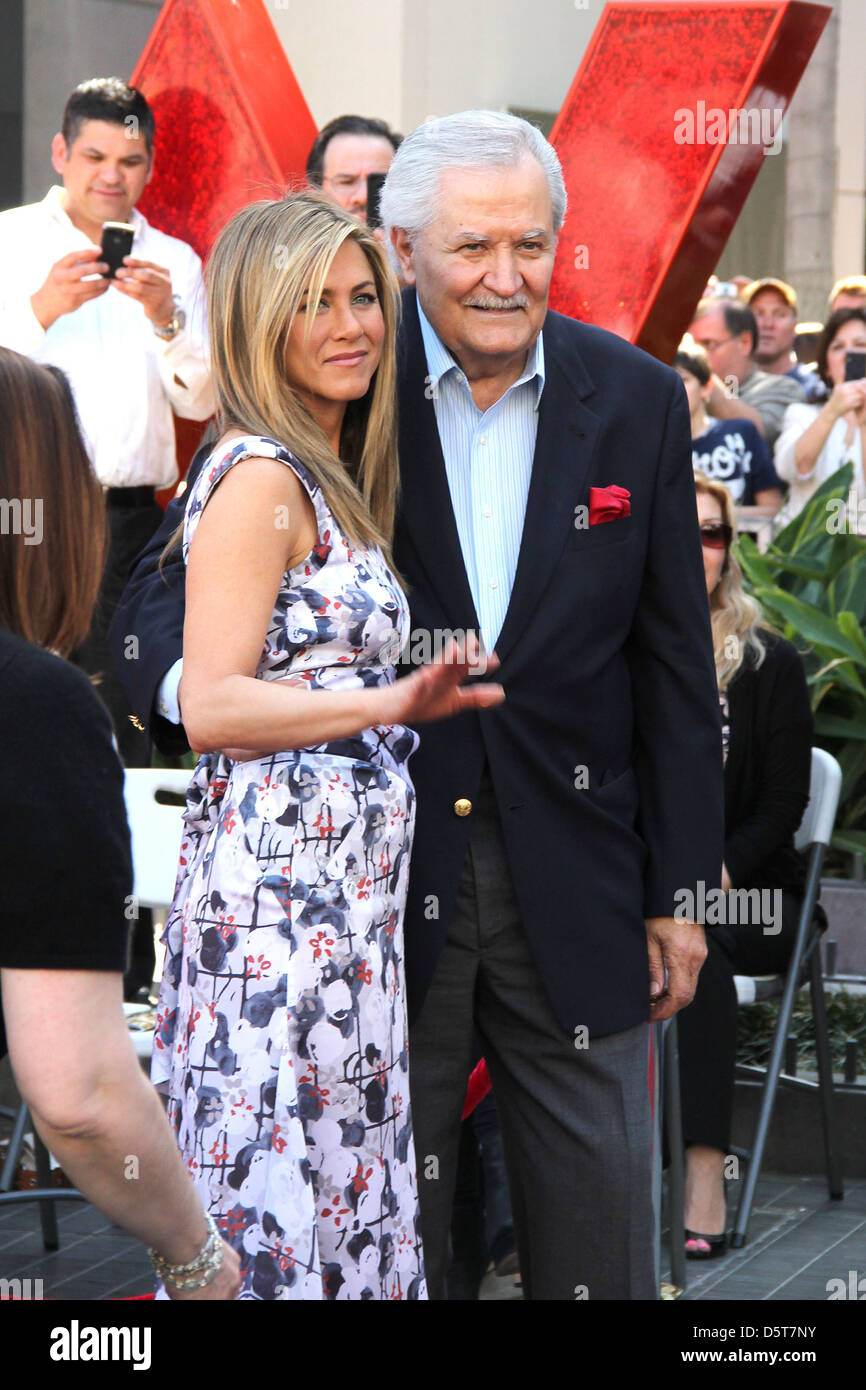 Jennifer Aniston, John Aniston ist mit einem Stern auf dem Hollywood Walk of Fame am Hollywood Blvd-Los Angeles, Kalifornien geehrt- Stockfoto