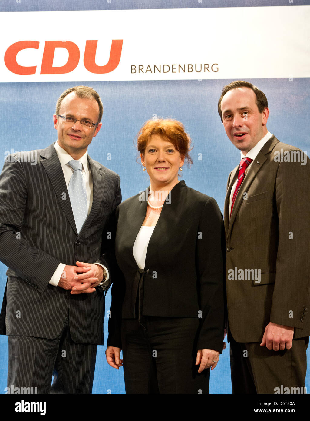 Die neugewählten Leiter der christlichen Demokraten Brandenburg, Michael Schierack (l-R), Generalsekretär, die Anja Heinrich und stellvertretender Vorsitzender Ingo Senftleben während die Christdemokraten Brandenburg Zustand darstellen-party treffen in Potsdam, Deutschland, 17. November 2012. Die 230 Delegierten gewählt einen neuen Vorsitz. Foto: Patrick Pleul Stockfoto