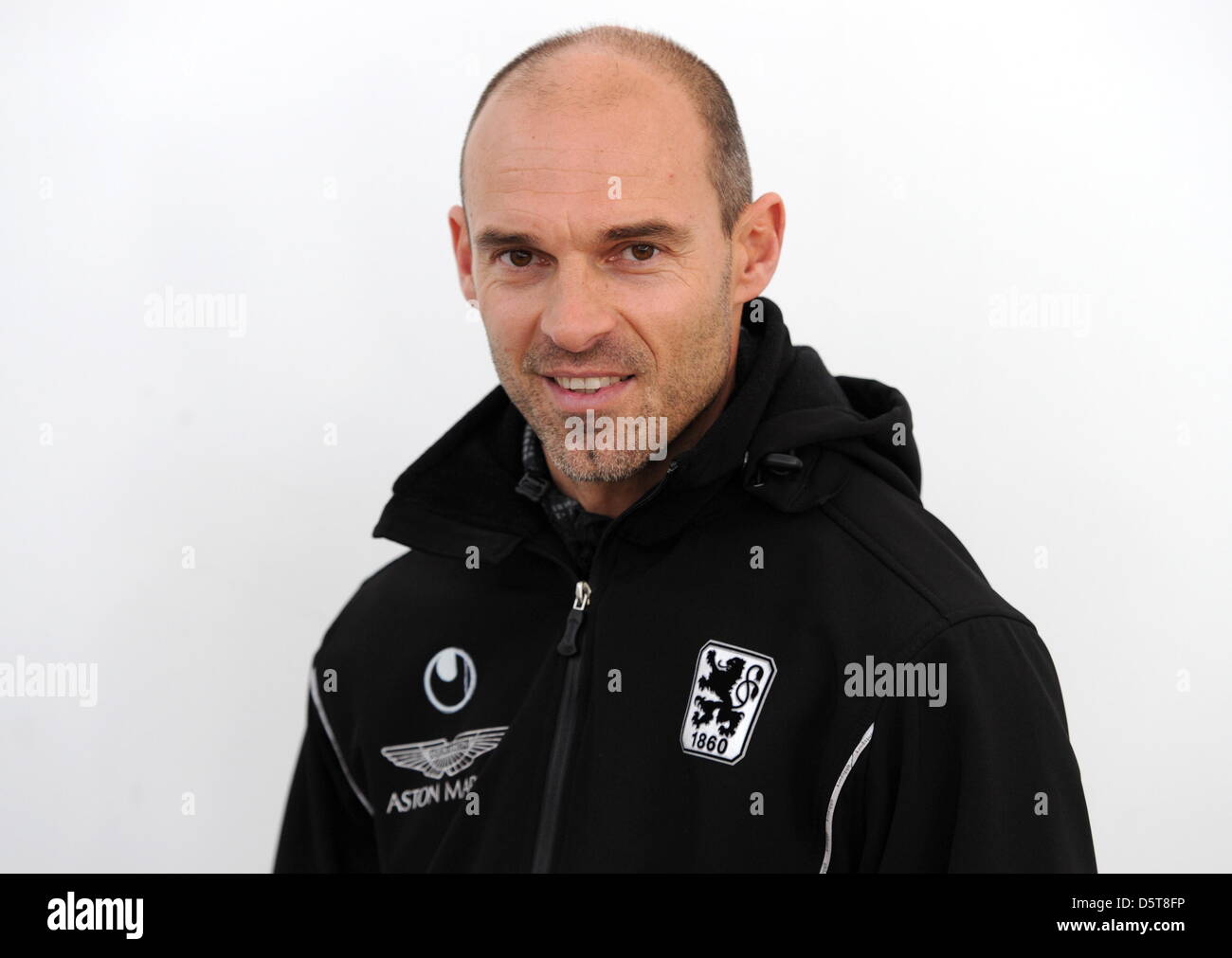 Der Neue Trainer des TSV 1860 München, Alexander Schmidt, Aufgenommen bin 18.11.2012 in München (Bayern) Nach Einer Pressekonferenz. Der Bundeszweitligist Hat Sich von seit Trainer Maurer Getrennt, der Bisherige Regionalliga-Trainer Schmidt Wird Sein sich. Foto: Tobias Hase/dpa Stockfoto