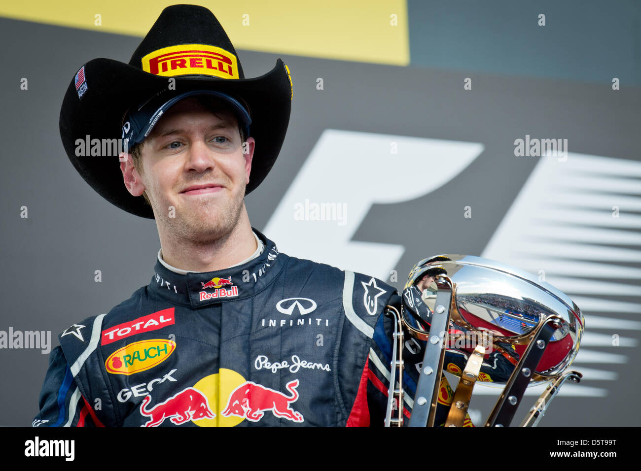 Deutsche Formel1-Fahrer Sebastian Vettel von Red Bull feiert am Podium nach einem zweiten während der Formel 1 United States Grand Prix auf dem Circuit of The Americas in Austin, Texas, USA, 18. November 2012. Foto: David sollte/Dpa +++(c) Dpa - Bildfunk +++ Stockfoto