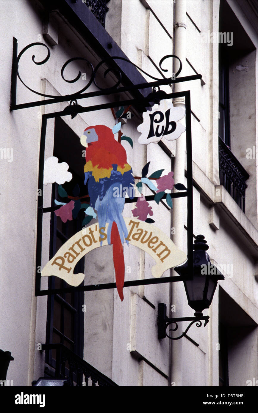 Parrot's Tavern schmiedeeisernes Schild, Cour du Commerce Saint-Andre Durchgang im Quartier Latin im 6. Arrondissement von Paris Stockfoto