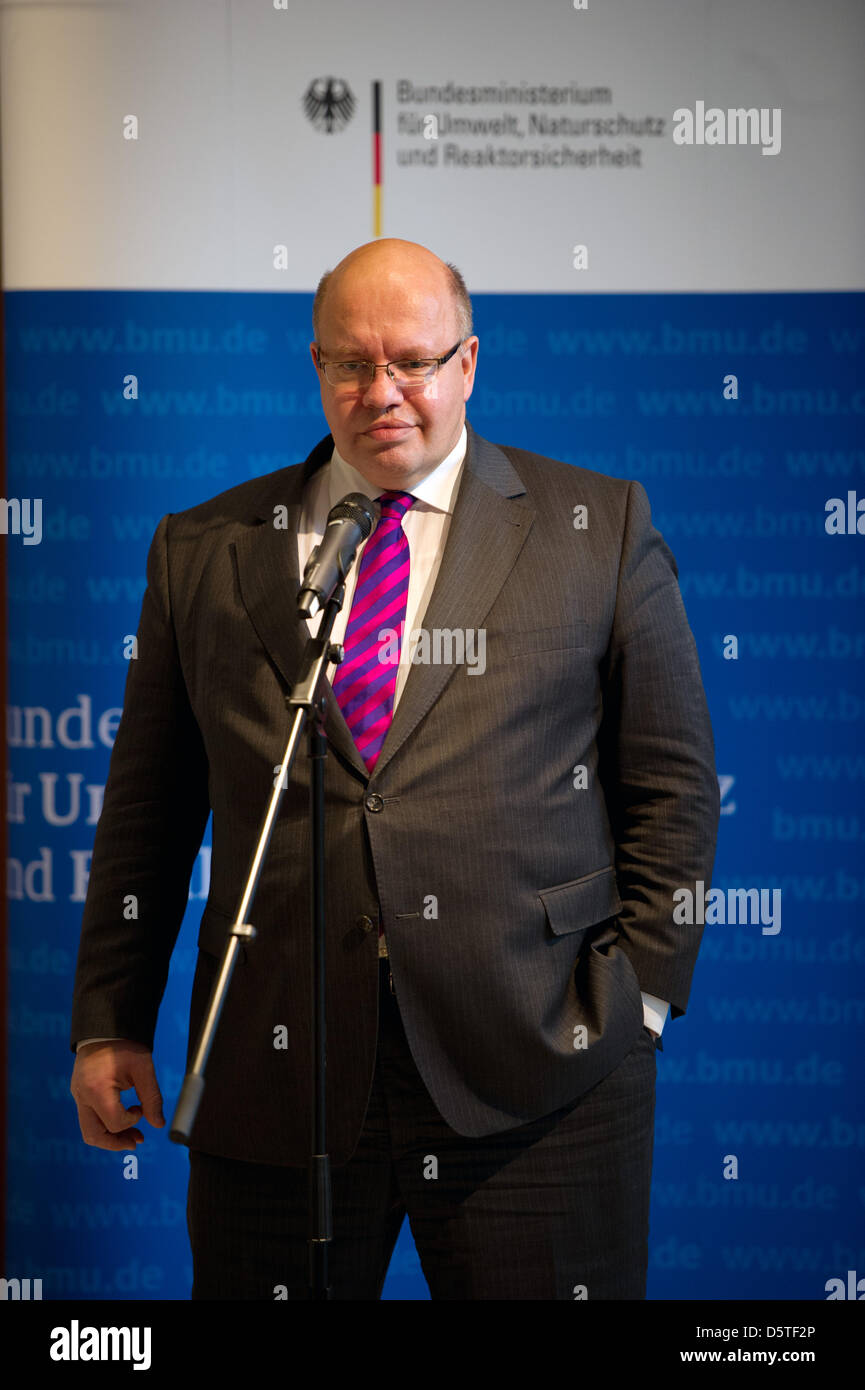 Deutschen Umwelt Minister Peter Altmaier (CDU) besucht eine Pressekonferenz in Berlin, Deutschland, 23. November 2012. Eines der Themen im Rahmen der Konferenz wurde Concerend mit der CO2-Reduktion im Hinblick auf die bevorstehenden Klimakonferenz in Doha. Foto: Soeren Stache Stockfoto