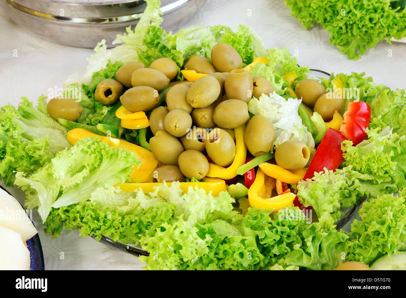 Kaltes Buffet Mit Salat Olive Garden Stockfoto Bild 55243972 Alamy