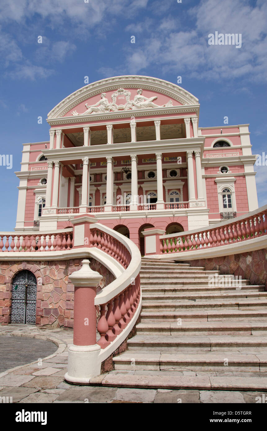 Brasilien, Amazonas, Manaus. Historische Manaus Opera House (aka Teatro Amazonas), ca. 1882, im neoklassischen Stil erbaut. Stockfoto