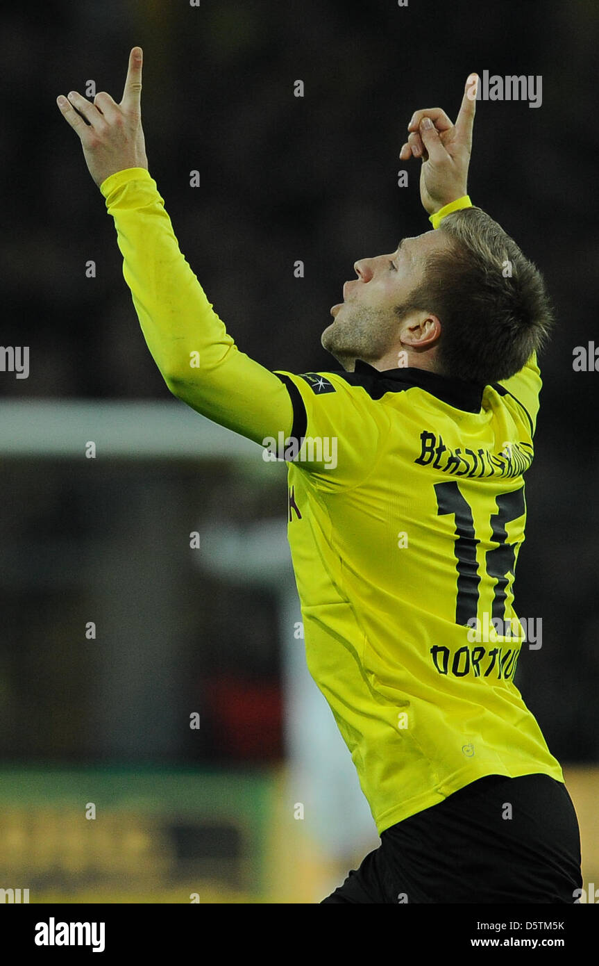 Dortmunds Jakub Blaszczykowski feiert seinen 1: 0 Tor Durig die deutsche Bundesliga Fußballspiel zwischen Borussia Dortmund und Fortuna Düsseldorf am Signal Iduna Park in Dortmund, Deutschland, 27. November 2012. Foto: Frederic Scheidemann Stockfoto