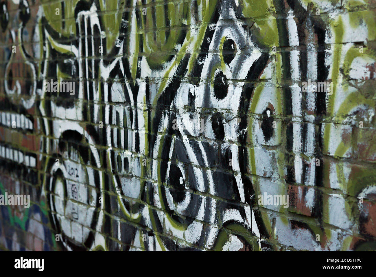 große Graffiti Wand Chatham Kent Medway brickwall Stockfoto