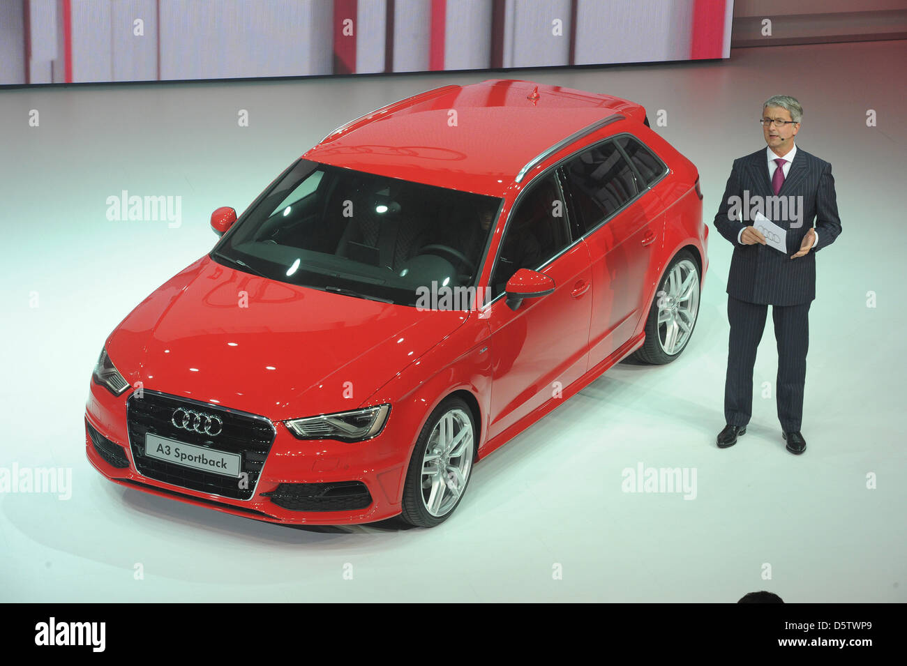 Vor der Paris Motor Show (Mondial de l ' Automobile) präsentiert Audi-Chef Rupert Stadler den Audi A3 Sportback bei einer Veranstaltung der Volkswagen Konzern in Halle Freyssinet in Paris, Frankreich, 26. September 2012. Foto: Uli Deck Stockfoto