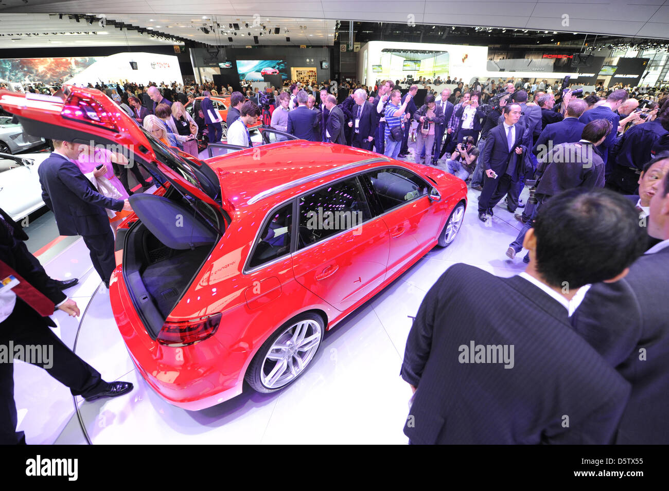 Der Audi A3 Sportback ist auf dem Display auf der Paris Motor Show (Mondial de l ' Automobile) in Paris, Frankreich, 27. September 2012. Die alle zwei Jahre stattfindende Auto Show findet statt vom 29. bis 14 Oktober; mehr als 100 Weltpremieren werden erwartet. Foto: Uli Deck Stockfoto