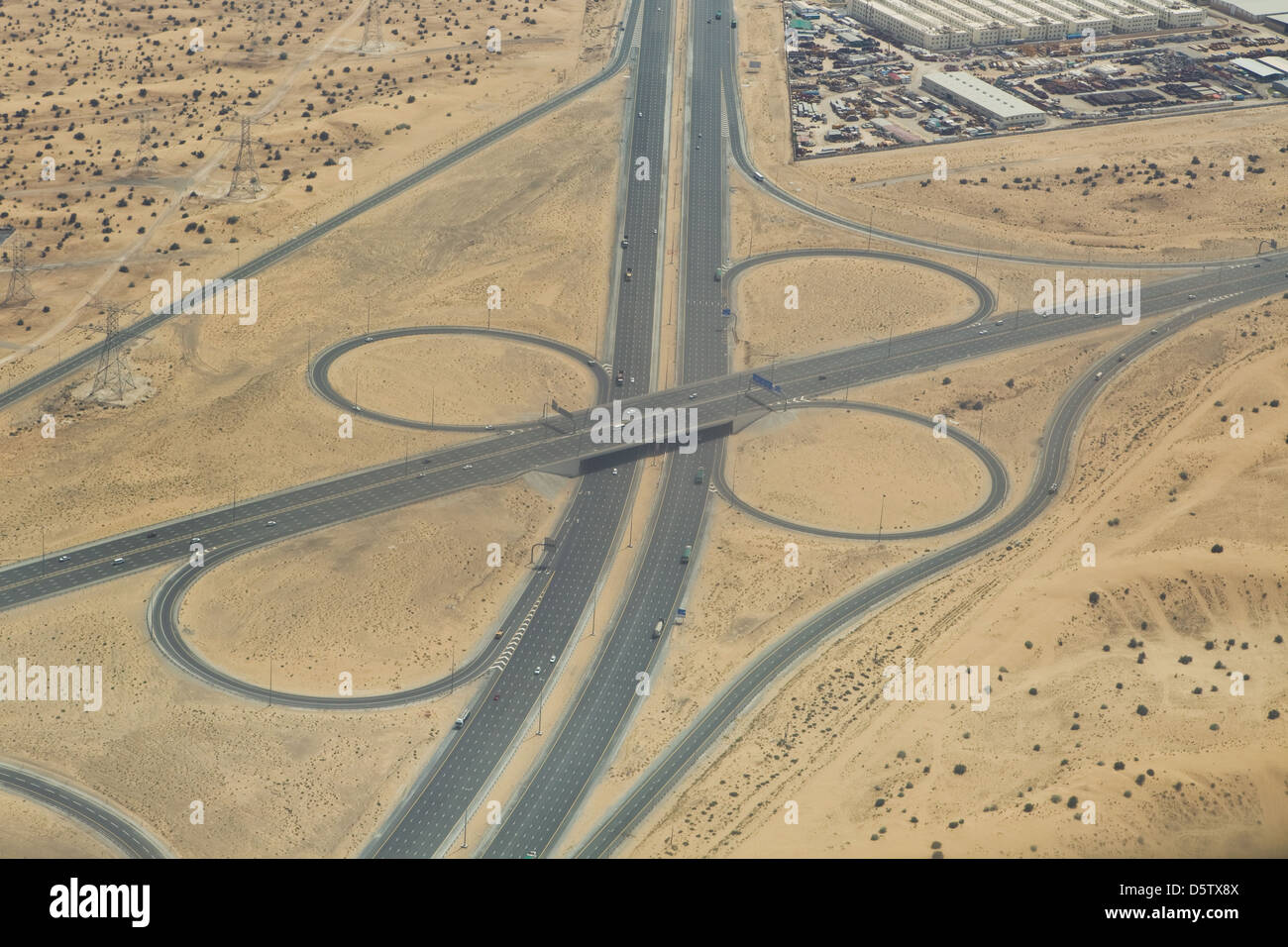 Luftaufnahme des ein Autobahnkreuz in der Wüste Stockfoto