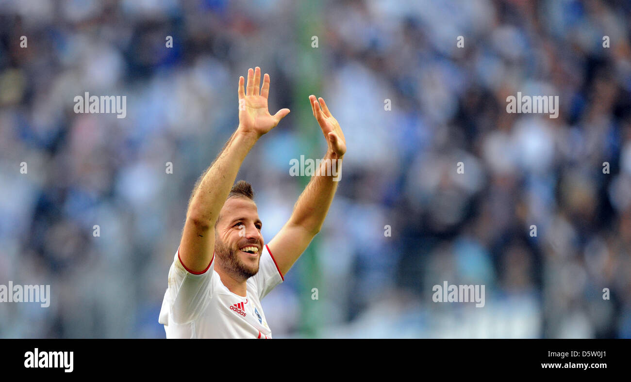 Der Hamburger Rafael van der Vaart feiert nach die deutsche Bundesliga-Spiel zwischen dem Hamburger SV und Hannover 96 in Imtech Arena in Hamburg, Deutschland, 29. September 2012. LG gewinnt mit 1: 0. Foto: DANIEL REINHARDT (Achtung: EMBARGO Bedingungen! Die DFL ermöglicht die weitere Nutzung der nur bis zu 15 Bilder (keine Sequntial Bilder oder Video-ähnliche Reihe der Bilder erlaubt) über th Stockfoto