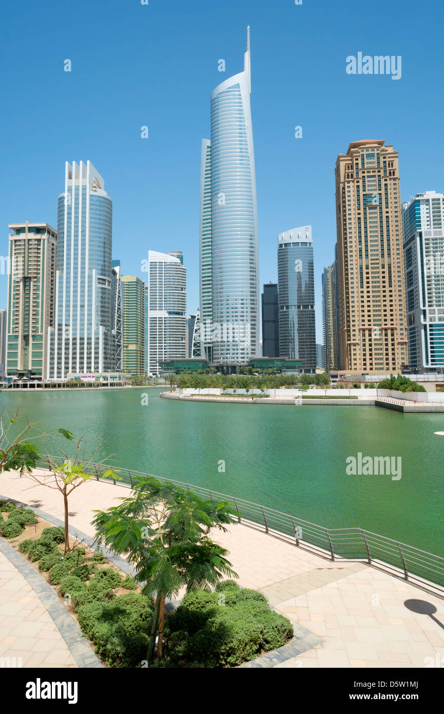 Blick auf modernen High-Rise Wohnung Towers am Jumeirah Lakes Türme (JLT) im neuen Dubai in Vereinigte Arabische Emirate Stockfoto