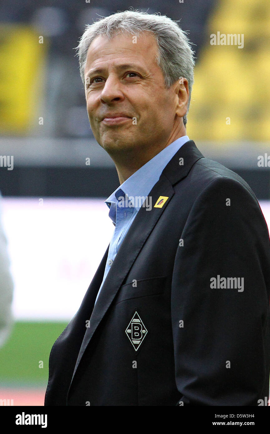 Gladbach Head, die Coach Lucien Favre vor dem deutschen Fußball-Bundesliga-Fußball Grimassen, Spiel Borussia Dortmund Vs Borussia Moenchengladbach im Signal Iduna Park in Dortmund, Deutschland, 29. September 2012. Das Spiel endete 5:0. Foto: Kevin Kurek Stockfoto