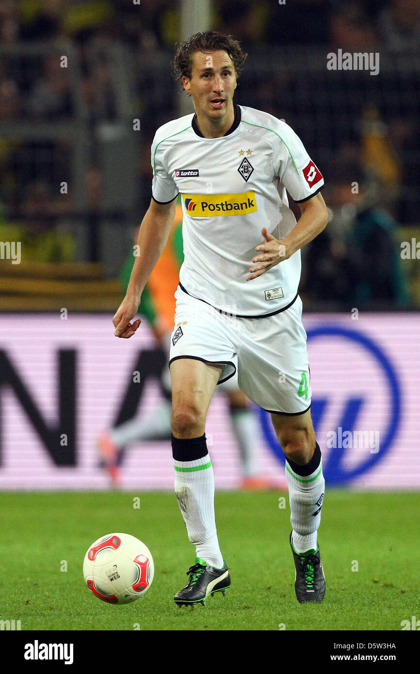 Die Gladbacher Roel Brouwers dribbelt den Ball in der deutschen Bundesliga Fußballspiel Borussia Dortmund Vs Borussia Moenchengladbach im Signal Iduna Park in Dortmund, Deutschland, 29. September 2012. Das Spiel endete 5:0. Foto: Kevin Kurek Stockfoto