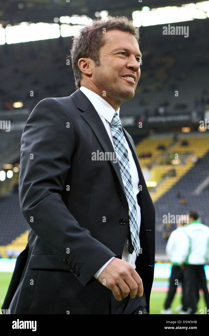 TV-Gast-Host Lothar Matthaeus lächelt vor den deutschen Bundesliga-Fußballspiel Borussia Dortmund Vs Borussia Moenchengladbach im Signal Iduna Park in Dortmund, Deutschland, 29. September 2012. Das Spiel endete 5:0. Foto: Kevin Kurek Stockfoto