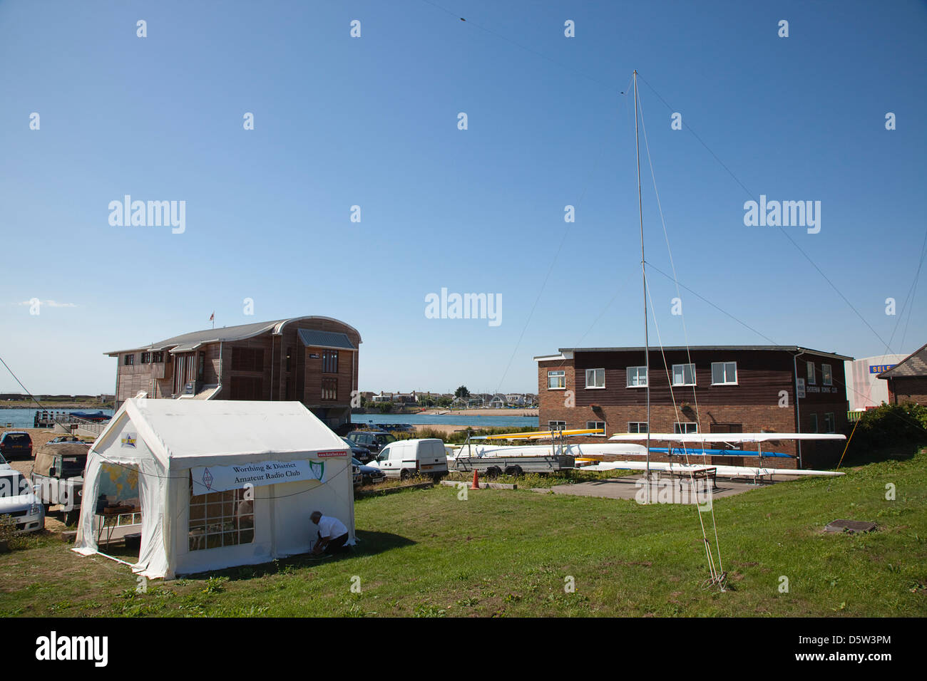 England, West Sussex, Shoreham-by-Sea, Amateurfunk-Zelt auf dem Gelände der RNLI-Station eingerichtet. Stockfoto