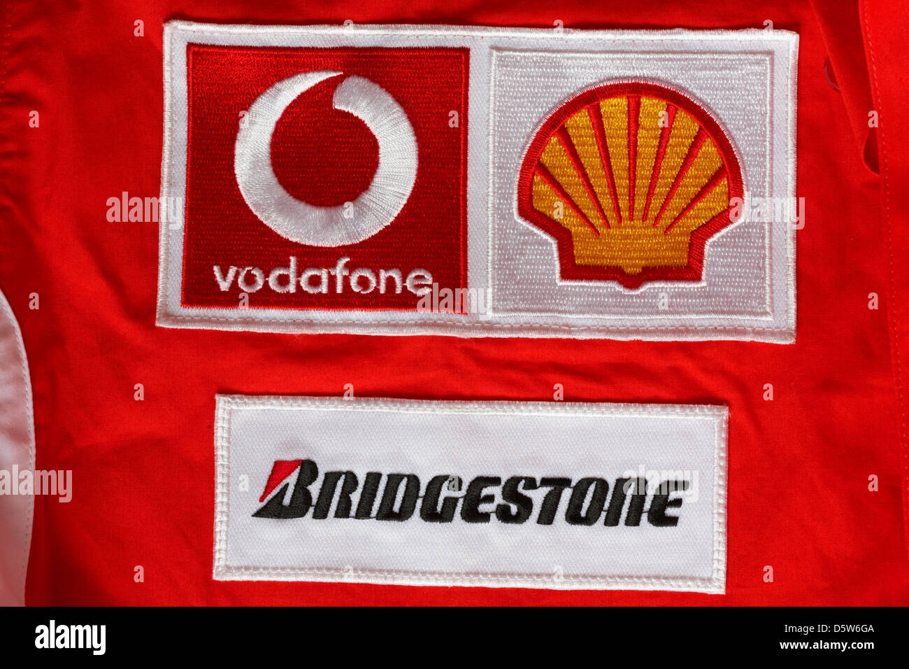 Vodafone shell Bridgestone logos Logo auf der Kleidung Kleid top Stockfoto