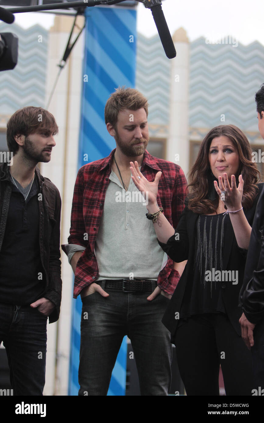 Hillary Scott und Dave Haywood, Charles Kelley Lady Antebellum durchführen im The Grove zu feiern den 100. Jahrestag von Oreo Stockfoto