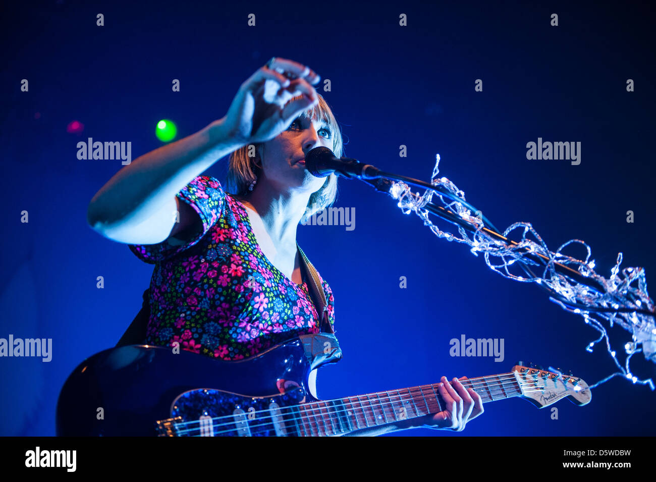 Walisische band The Joy Formidable erklingt am 2. April 2013 in The Vic Theater in Chicago. Bildnachweis: Max Herman/Stereogum.com/Alamy Stockfoto