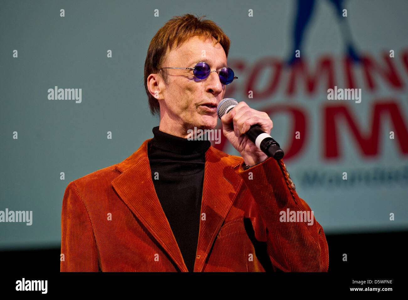 Bee Gees-Sänger Robin Gibb ist nach mehr als einer Woche nach Vertragsabschluss einer Lungenentzündung während seines Kampfes mit aus dem Koma erwacht. Stockfoto