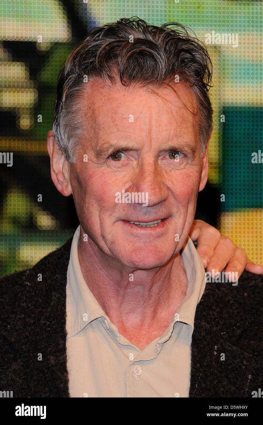 Michael Palin Michael Palin und Terry Jones melden Sie Kopien ihrer neuen DVD "Ripping Garne: The Complete Series in HMV Oxford Stockfoto