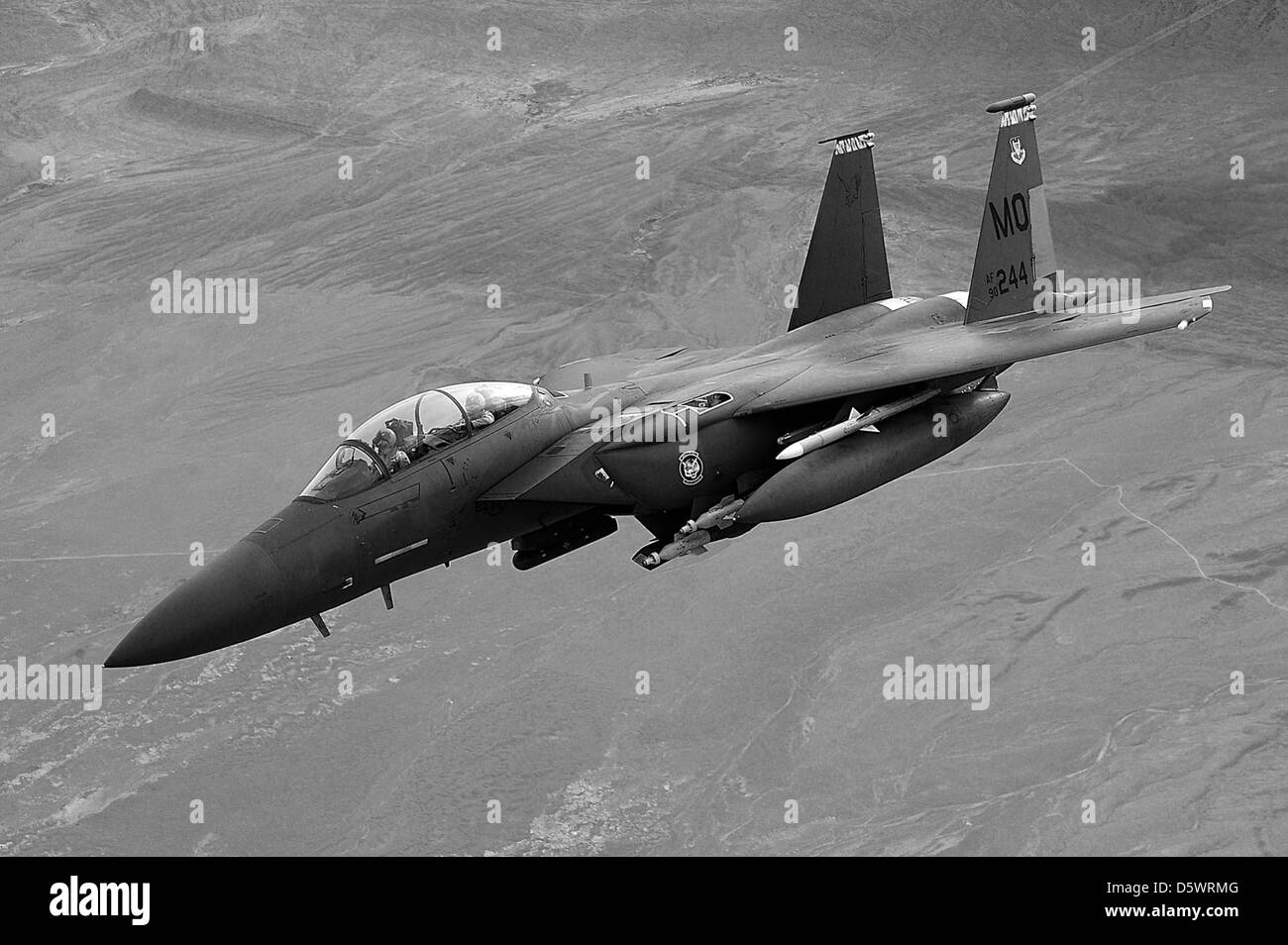 Ein US Air Force Air Force F-15E Strike Eagle im Flug über Afghanistan am 7. Oktober 2008. (Freigabe gelöscht) (Foto: Staff Sgt. Aaron Allmon) Stockfoto