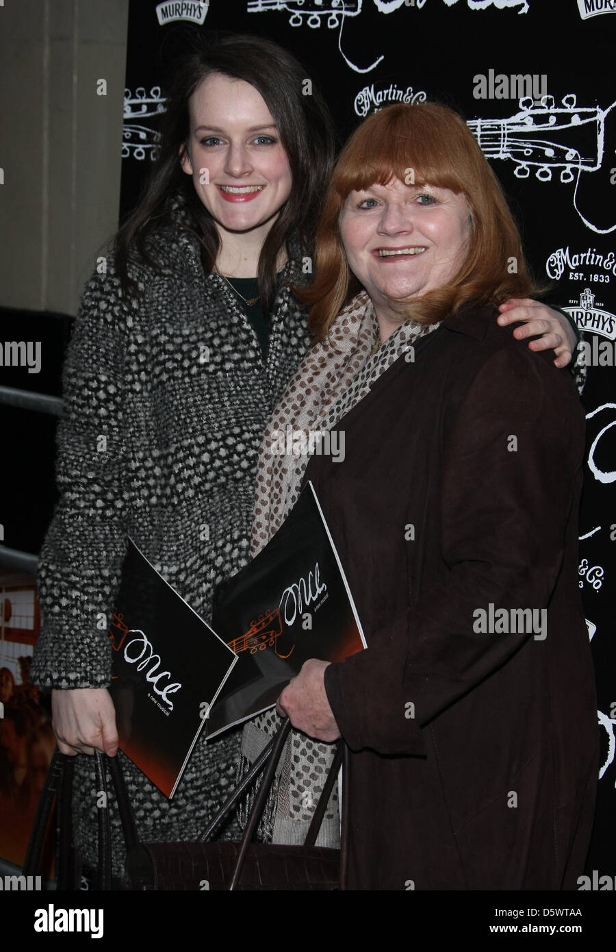 SOPHIE MCSHERA & LESLEY NICHOL EINMAL. Drücken SIE Nacht WEST END LONDON ENGLAND UK 9. April 2013 Stockfoto