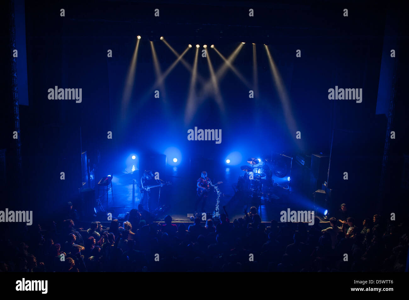 Walisische band The Joy Formidable erklingt am 2. April 2013 in The Vic Theater in Chicago. Bildnachweis: Max Herman/Stereogum.com/Alamy Stockfoto