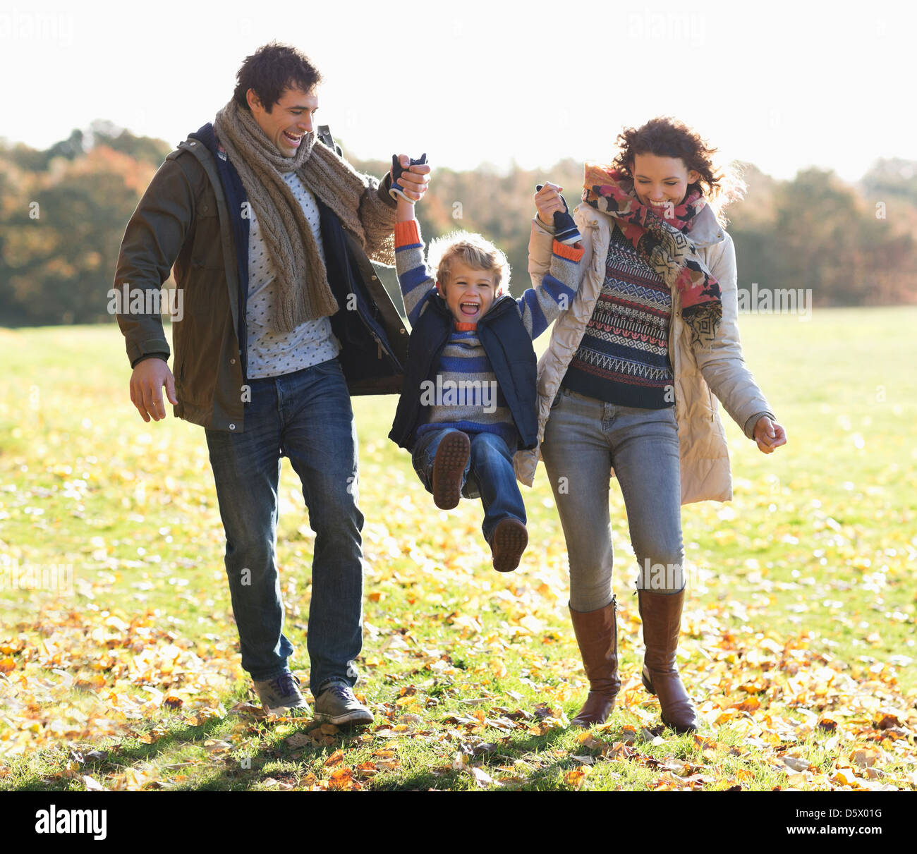 Familie zusammen im Park spazieren Stockfoto