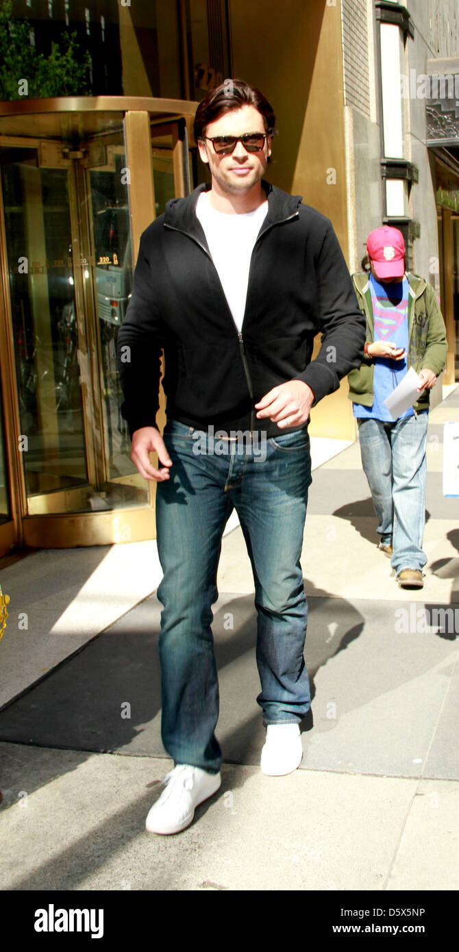 Tom Welling fährt die PIX11 Morning News-Studios nach der Förderung der letzten Staffel von "Smallville" New York City, USA - 05.05.11 Stockfoto