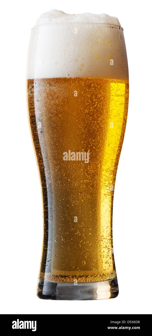 Frostigen Glas helles Bier isoliert auf einem weißen Hintergrund. Clipping-Pfad Stockfoto