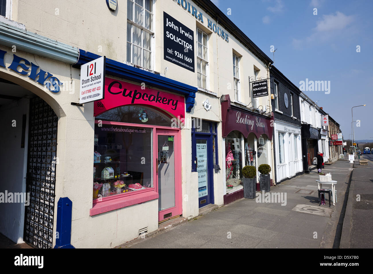 kleinen Geschäften und kleinen Unternehmen auf ein Dorf Haupt Straße Moira County down Nordirland Vereinigtes Königreich Stockfoto