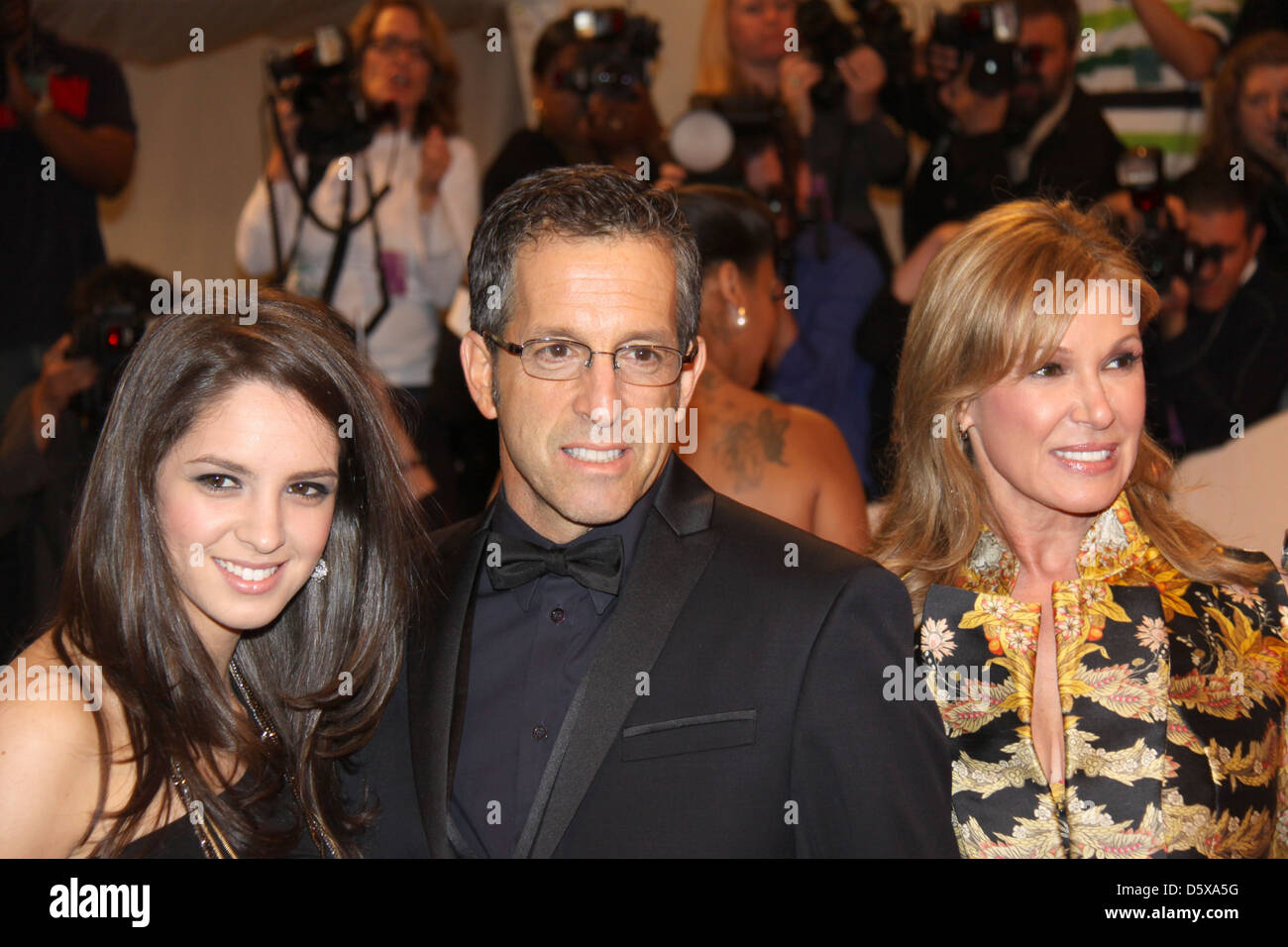 Kenneth Cole und Familie Alexander McQueen: "Savage Beauty" Costume Institute Gala im Metropolitan Museum of Art New York Stockfoto