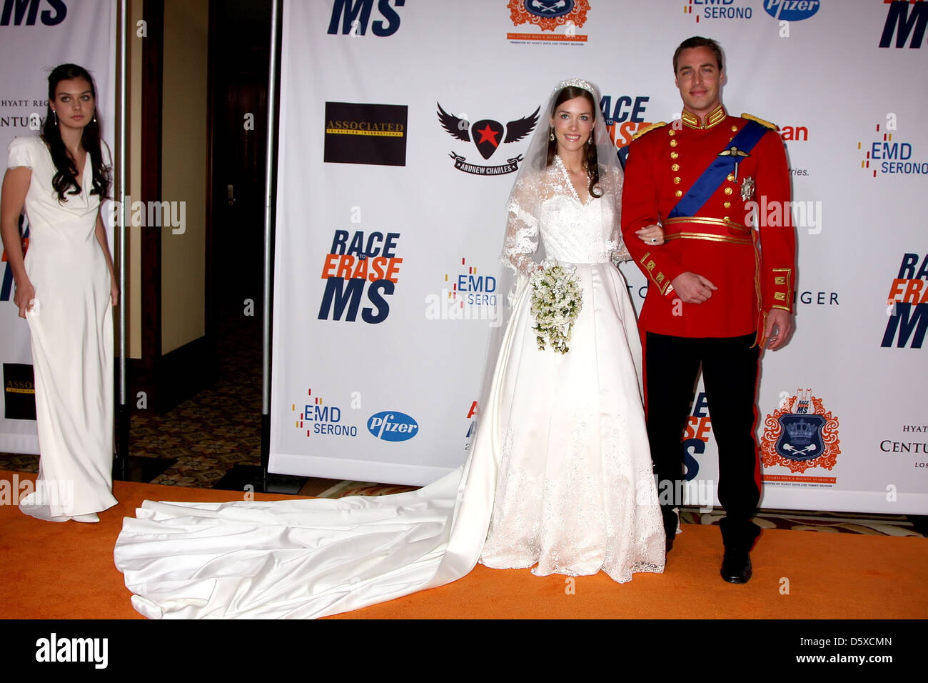 Königliche Hochzeit Imitatoren von Catherine Middleton und Prinz William, tragen ein Knock-off-Kleider von ABS 18. jährlichen Rennen, Stockfoto