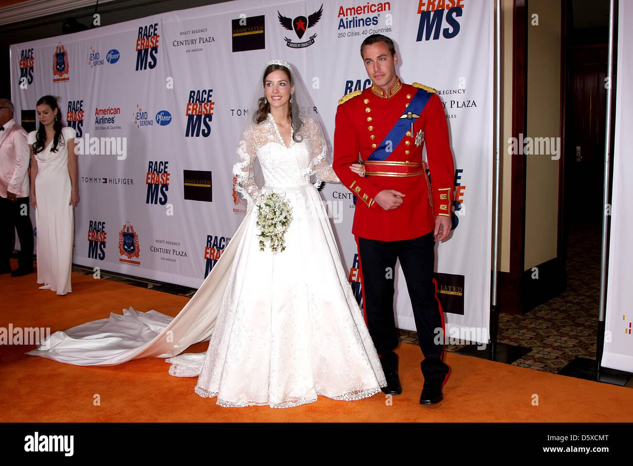 Königliche Hochzeit Imitatoren von Catherine Middleton und Prinz William, tragen ein Kck-off-Kleider von ABS 18. jährlichen Rennen, Stockfoto