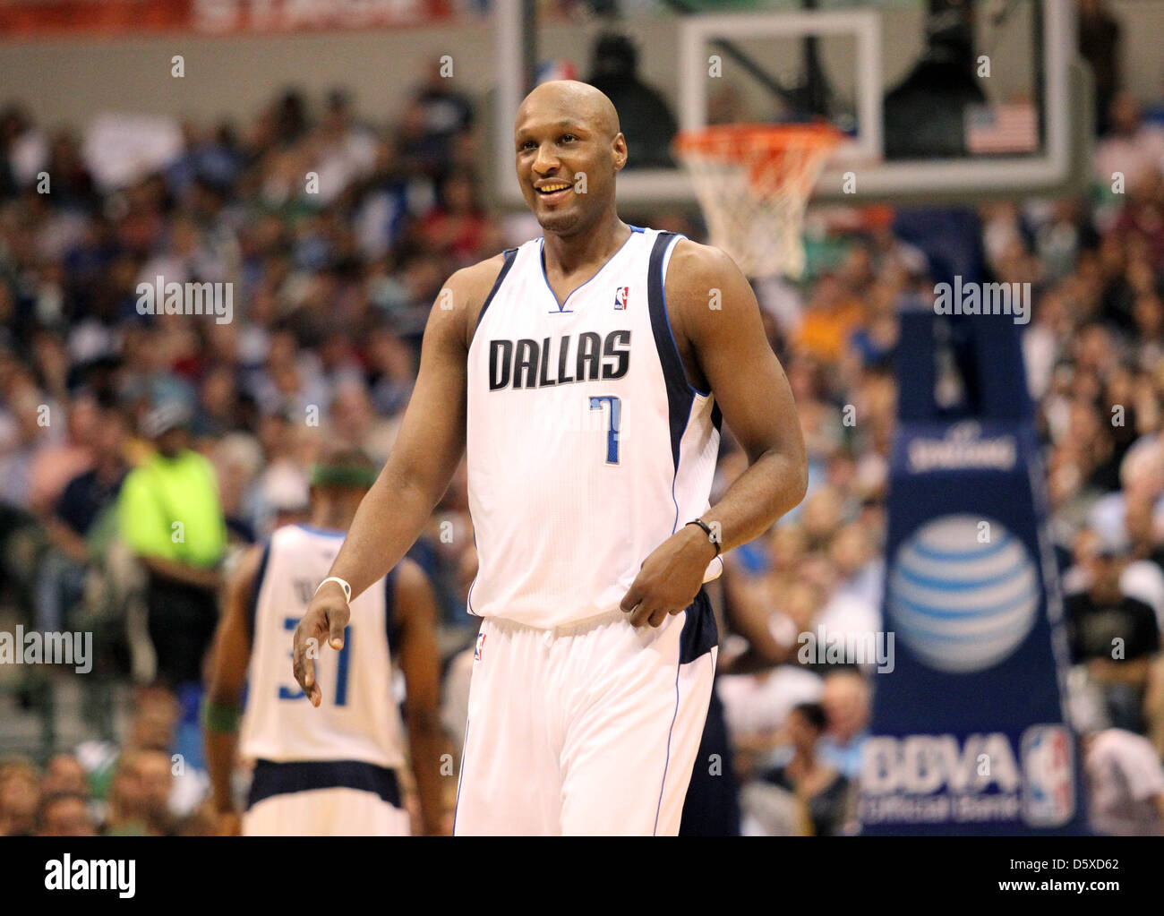 Ehemaligen Dallas Mavericks forward Lamar Odom während ein NBA-Basketball-Spiel in Dallas Odom Willen t spielen für den Rest der Stockfoto