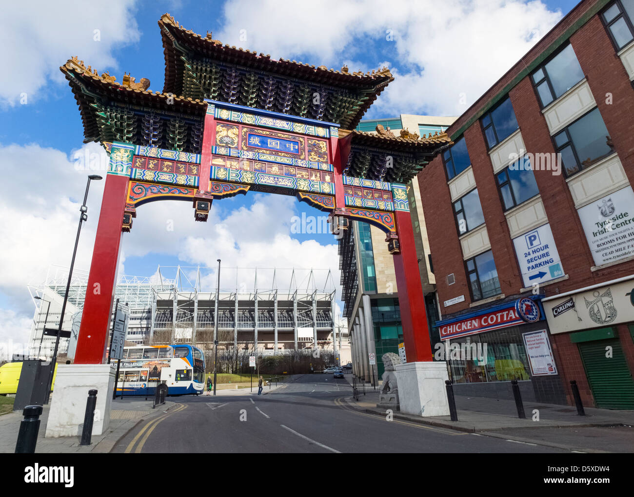 Einem chinesischen Bogen in der chinesischen Viertel von Newcastle Upon Tyne. Stockfoto